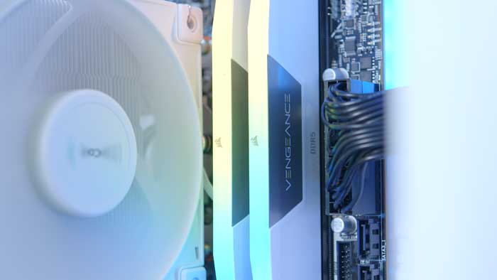 Montech + 6750 XT Build Gallery 3